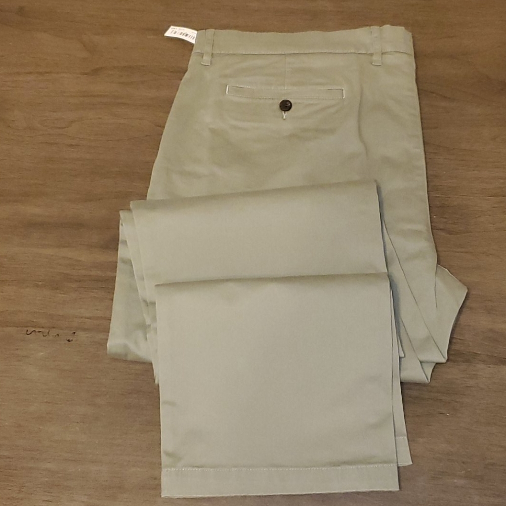 Men's Chino Comfort-Stretch Pant in Olive